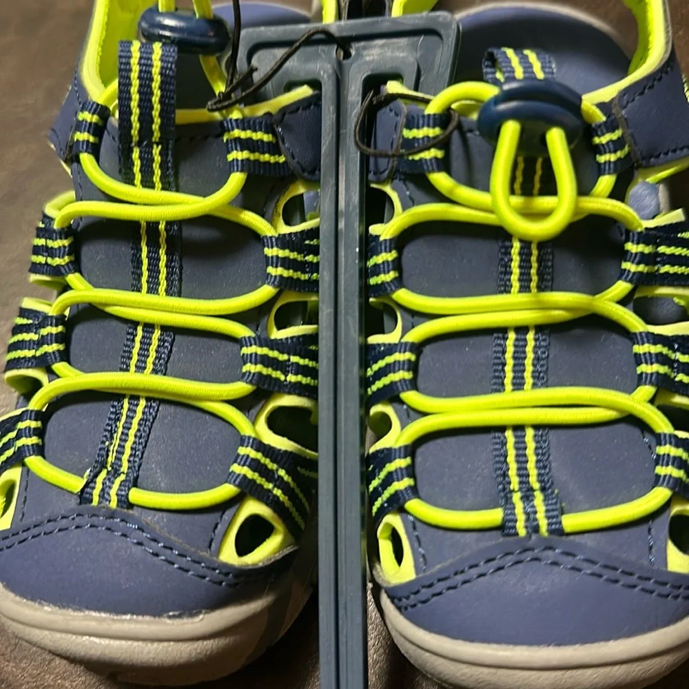 DSG Direct Youth Caged Sandals: BLUE/GREEN: NWT: SIZE 9